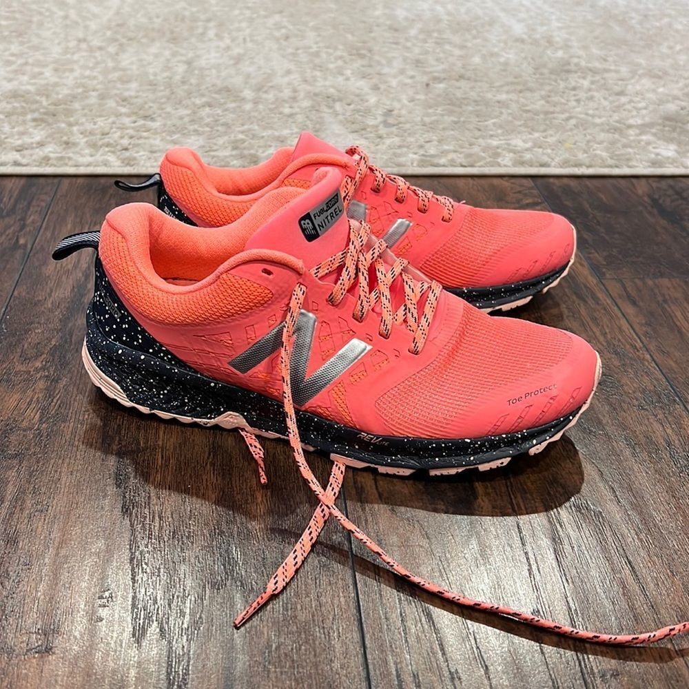 New Balance Sneakers Women's Sz 8 FuelCore Nitrel Trail Running Orange Black EUC